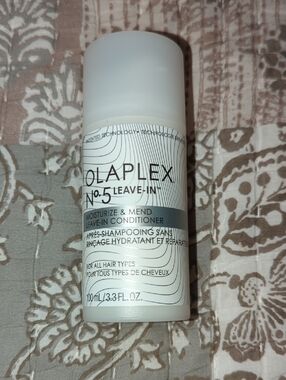 OLAPLEX No.5 Leave-In Conditioner — White with Gray Band